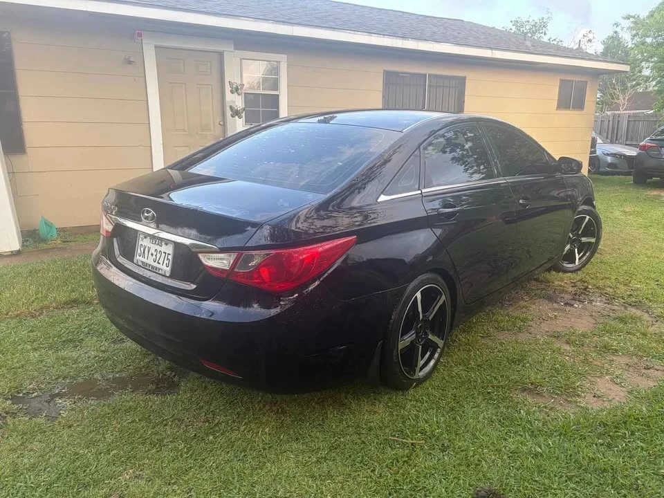 2011 Hyundai Sonata - Image 4 of 11