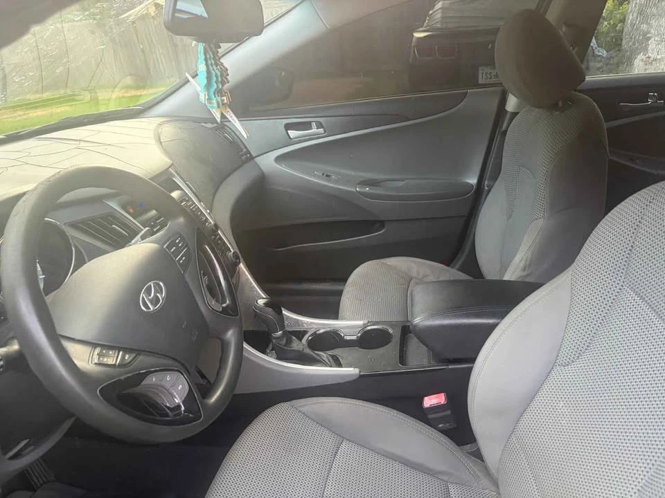 2011 Hyundai Sonata - Image 9 of 11