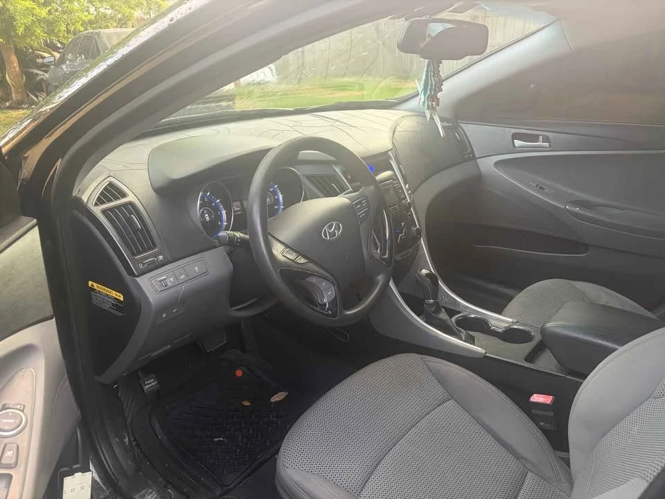2011 Hyundai Sonata - Image 8 of 11