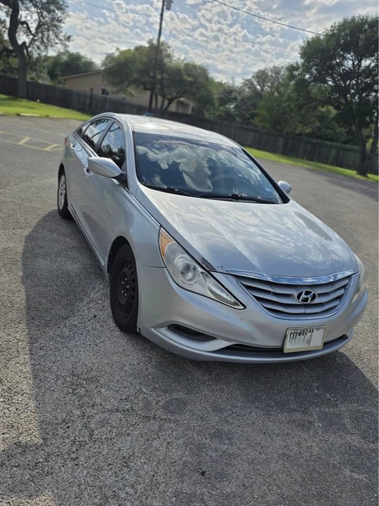 2011 Hyundai Sonata - Image 3 of 8