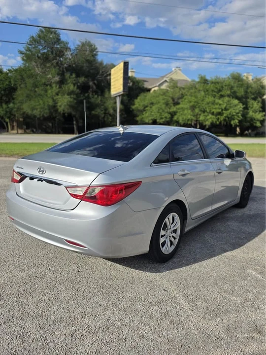 2011 Hyundai Sonata - Image 2 of 8
