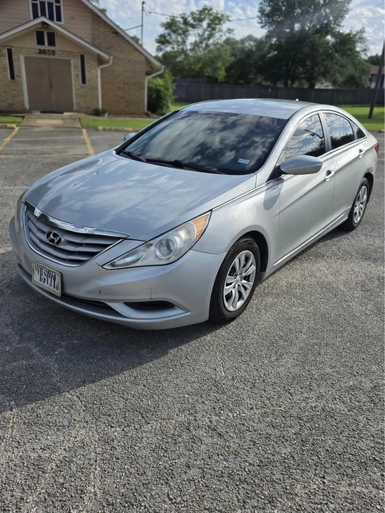 2011 Hyundai Sonata - Image 4 of 8