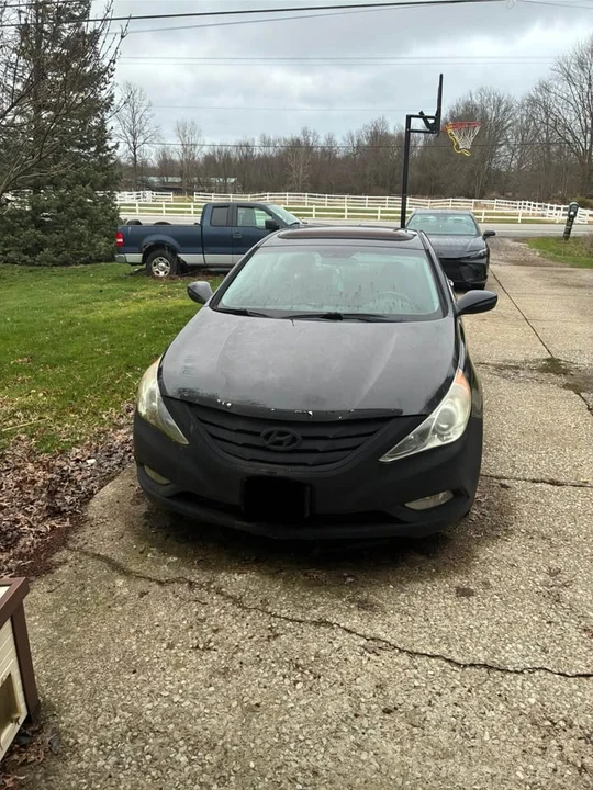 2011 Hyundai Sonata - Image 2 of 4