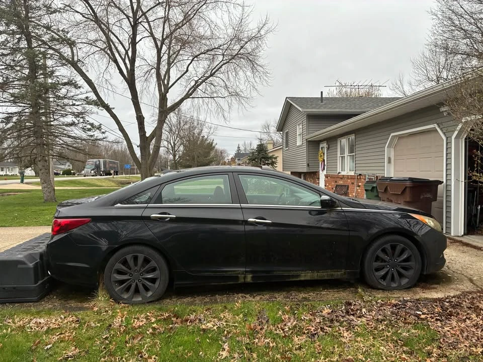 2011 Hyundai Sonata - Image 3 of 4