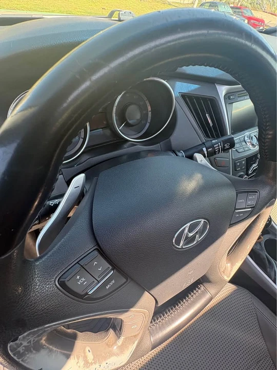 2011 Hyundai Sonata - Image 8 of 10