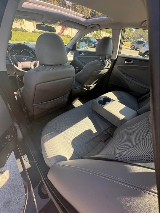 2011 Hyundai Sonata - Image 7 of 10