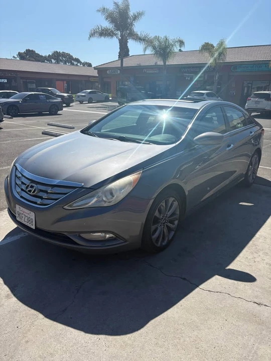 2011 Hyundai Sonata - Image 2 of 10