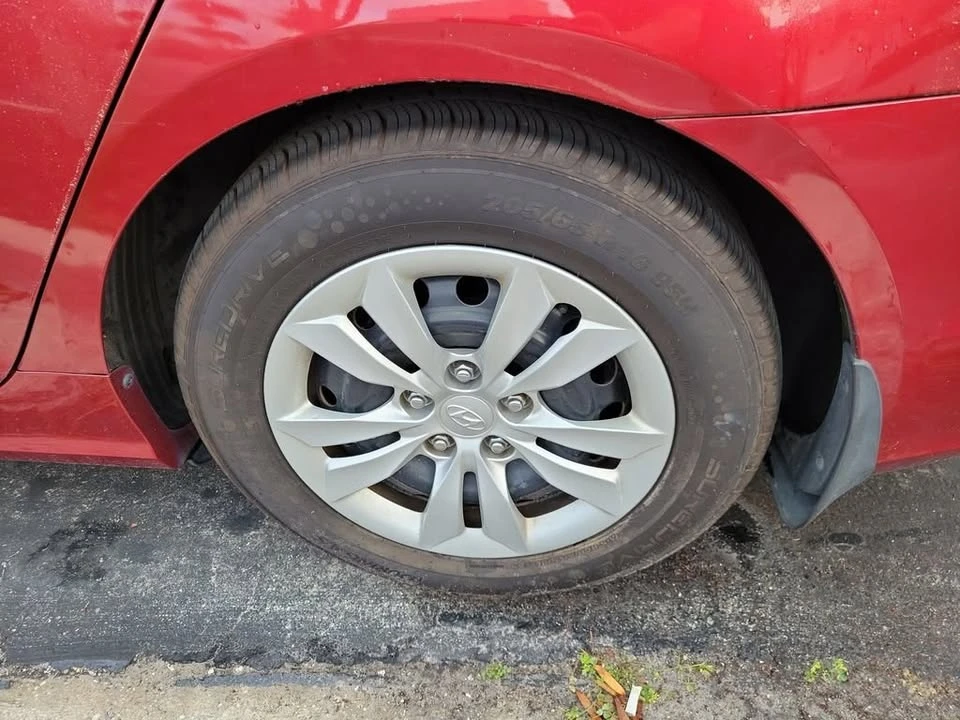 2011 Hyundai Sonata - Image 15 of 17