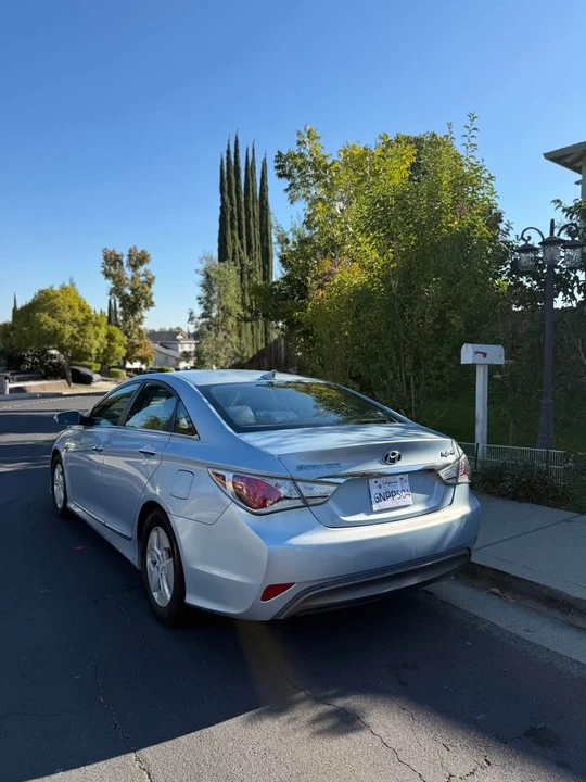 2011 Hyundai Sonata - Image 3 of 7