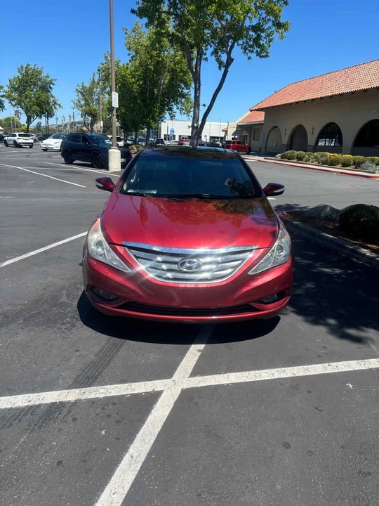 2011 Hyundai Sonata - Image 4 of 10