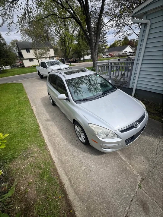 2011 Hyundai Elantra - Image 3 of 12