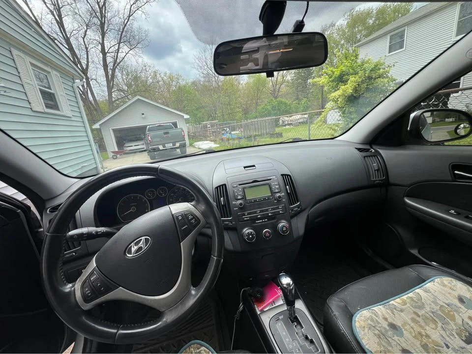 2011 Hyundai Elantra - Image 9 of 12