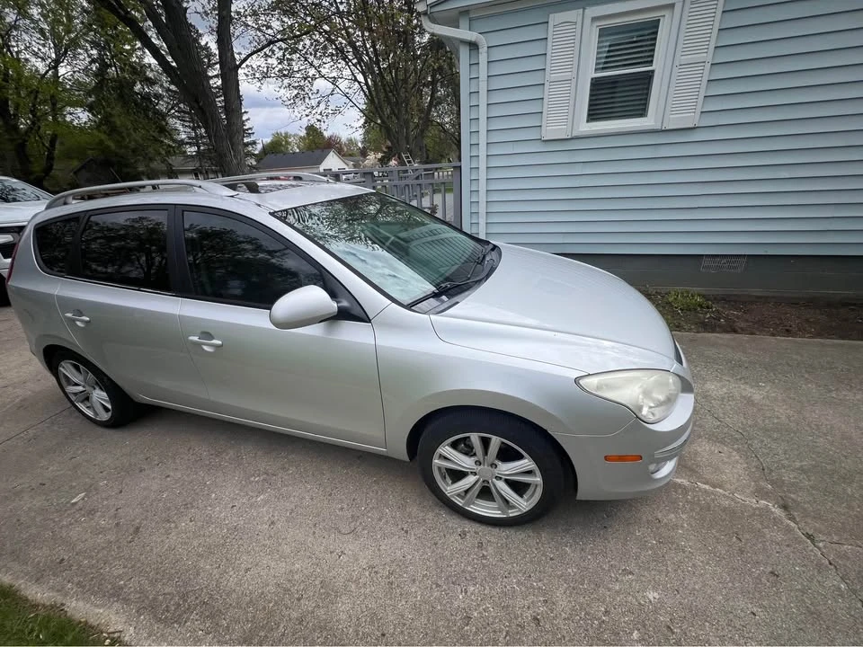 2011 Hyundai Elantra - Image 2 of 12