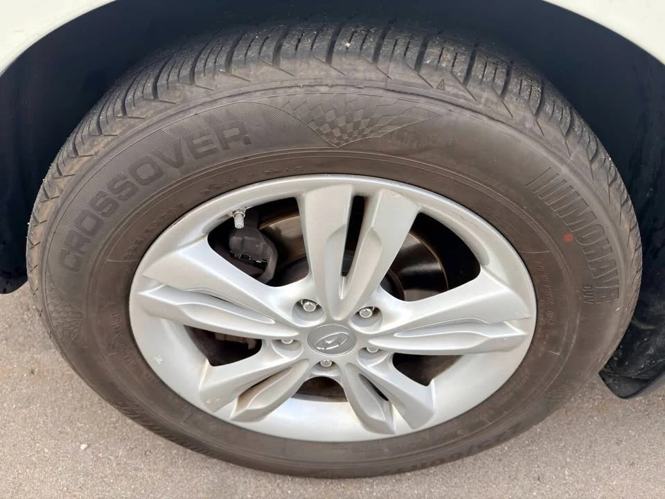 2011 Hyundai Tucson - Image 9 of 18