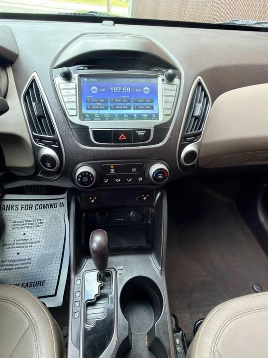 2011 Hyundai Tucson - Image 12 of 18