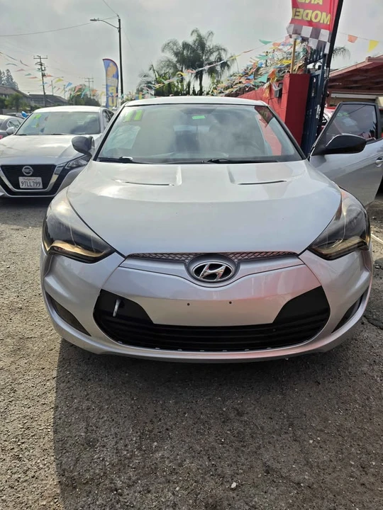 2011 Hyundai Veloster - Image 2 of 8