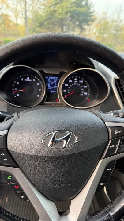 2011 Hyundai Veloster - Image 9 of 17