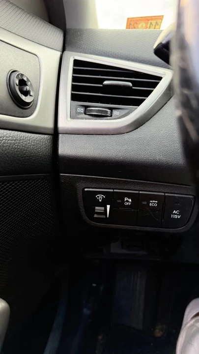 2011 Hyundai Veloster - Image 5 of 17