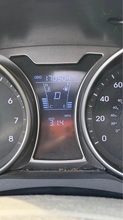 2011 Hyundai Veloster - Image 4 of 17