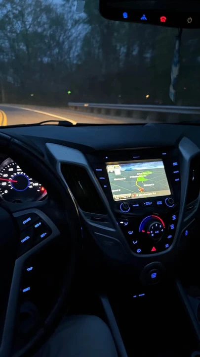 2011 Hyundai Veloster - Image 16 of 17