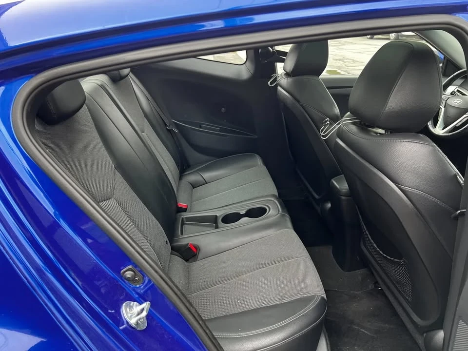 2011 Hyundai Veloster - Image 8 of 17