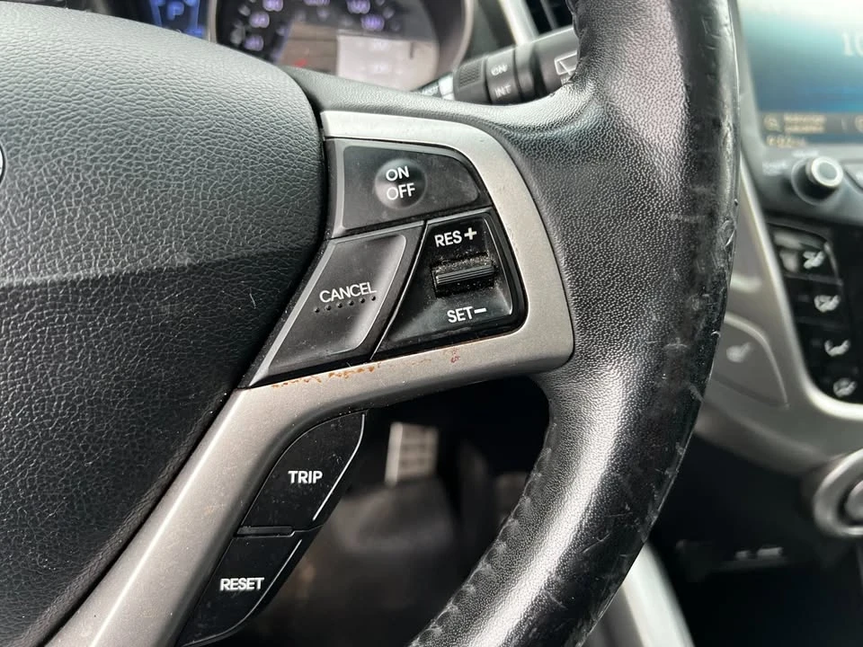 2011 Hyundai Veloster - Image 10 of 17