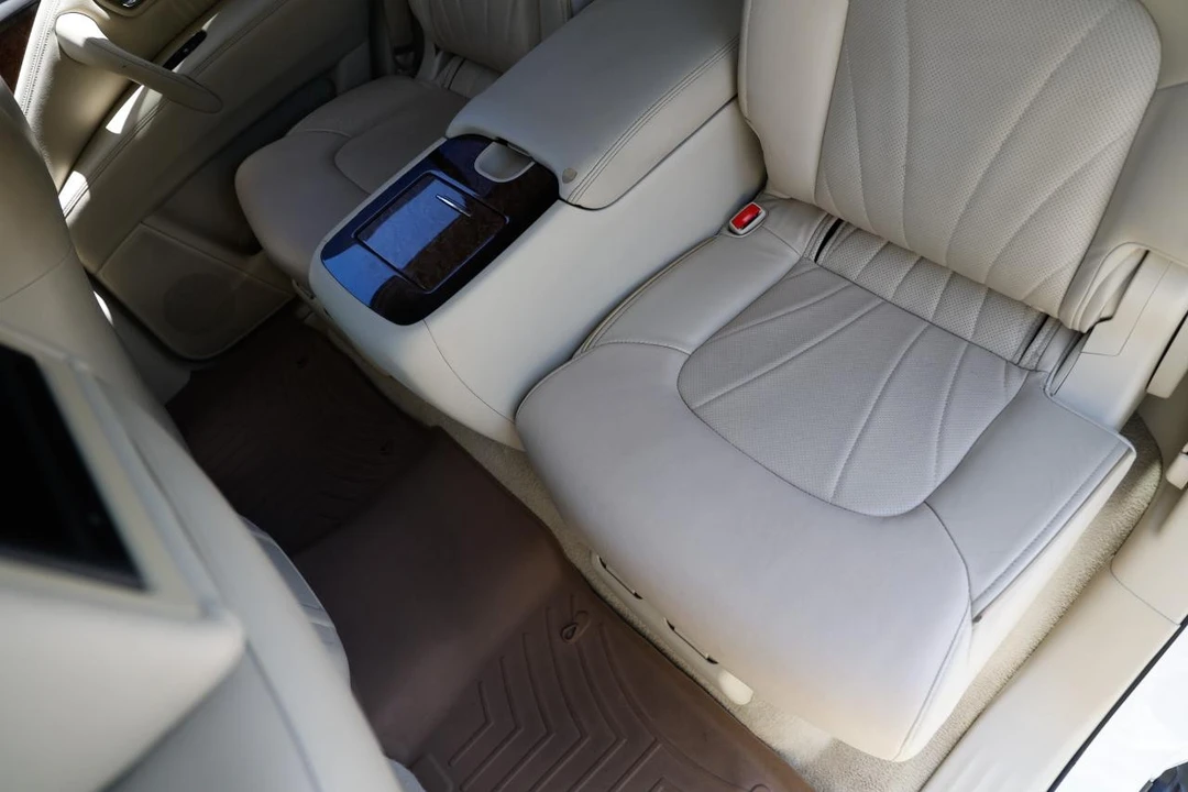 2011 Infiniti QX80 - Image 10 of 21