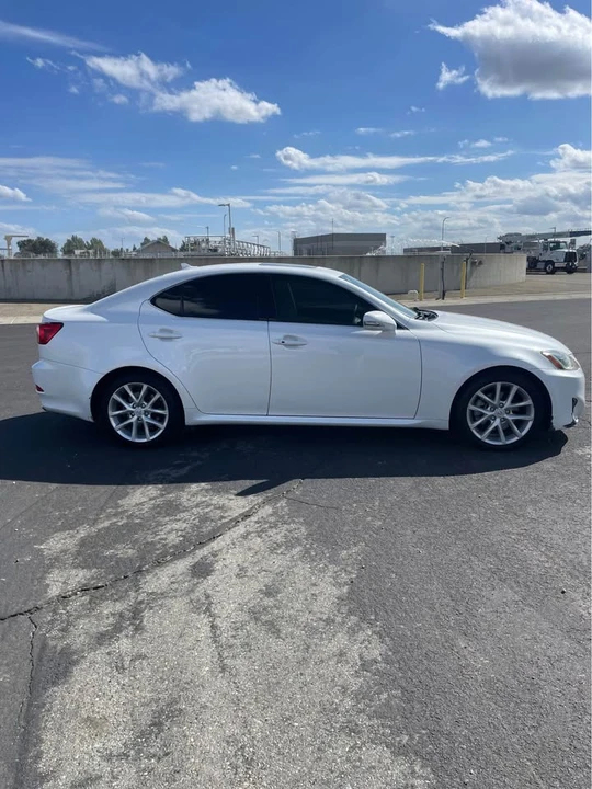 2011 Lexus IS 2nd Gen - Image 4 of 9