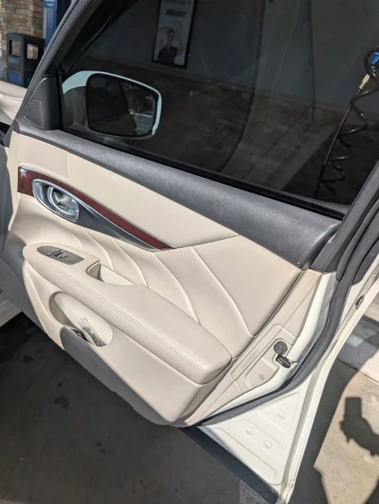 2011 Infiniti M/Q70 4th Gen - Image 10 of 12