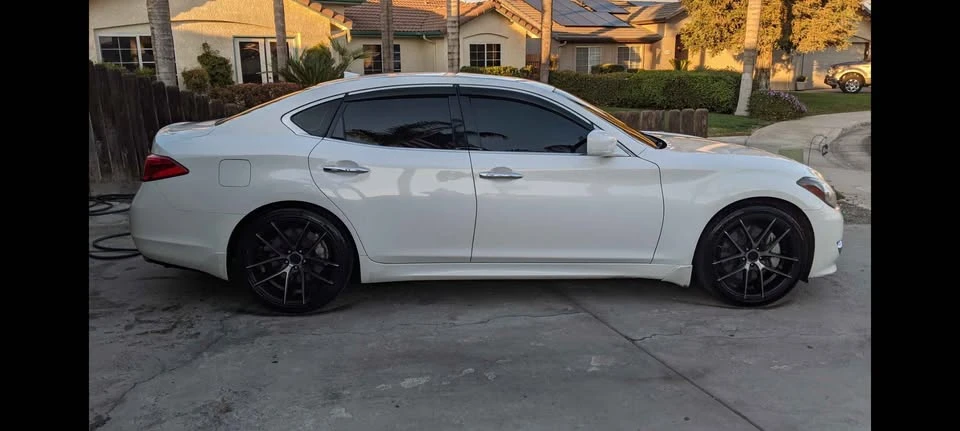2011 Infiniti M/Q70 4th Gen - Image 2 of 12