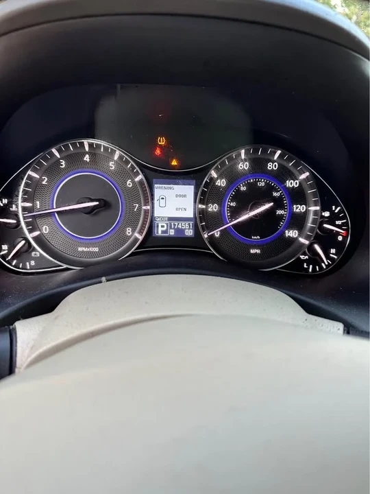 2011 Infiniti QX80 - Image 9 of 10