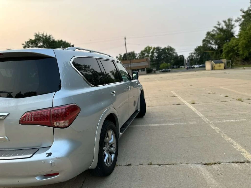 2011 Infiniti QX80 - Image 10 of 16