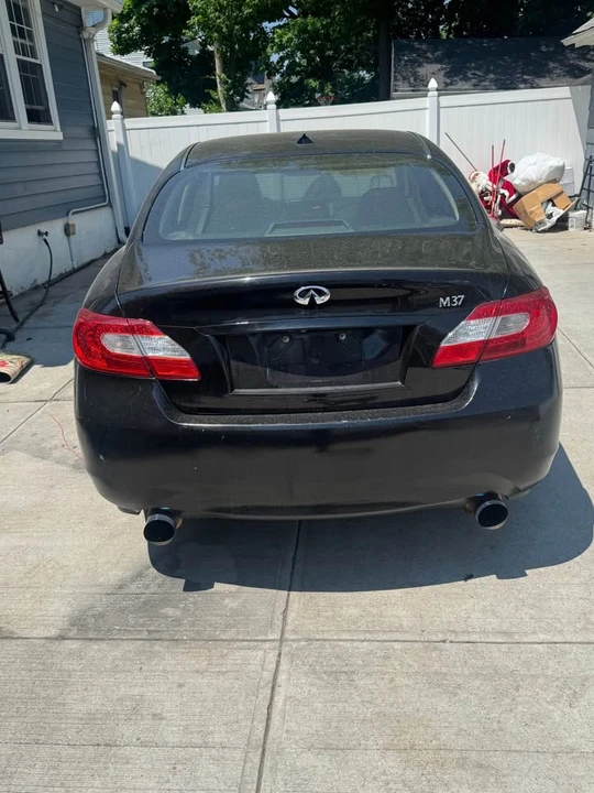 2011 Infiniti M/Q70 4th Gen - Image 2 of 9