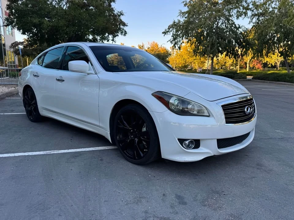 2011 Infiniti M/Q70 4th Gen - Image 2 of 12