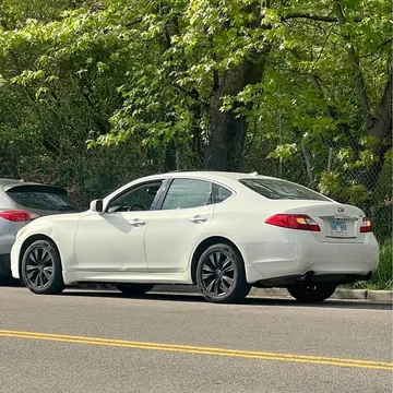 2011 Infiniti M56 X