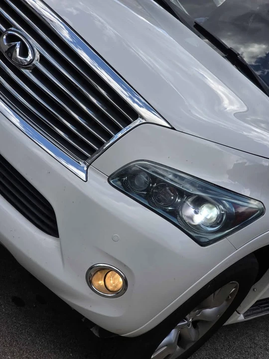 2011 Infiniti QX80 - Image 2 of 4