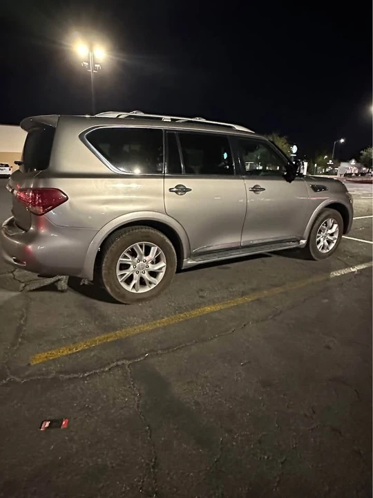 2011 Infiniti QX80 - Image 5 of 8