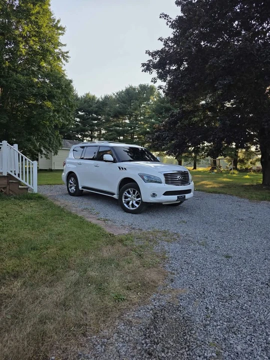 2011 Infiniti QX80 - Image 3 of 4
