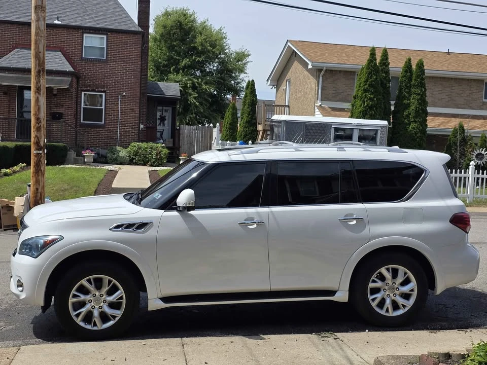 2011 Infiniti QX80 - Image 4 of 4