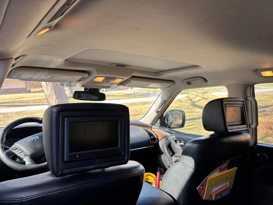 2011 Infiniti QX80 - Image 6 of 6
