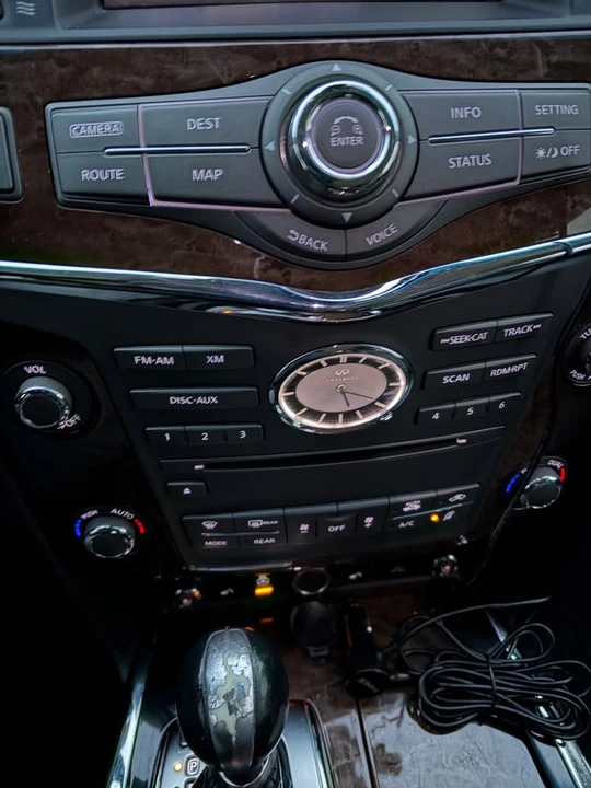 2011 Infiniti QX80 - Image 7 of 15