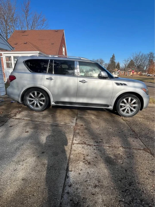 2011 Infiniti QX80 - Image 3 of 7