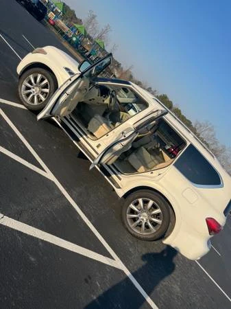 2011 Infiniti QX80 - Image 10 of 20