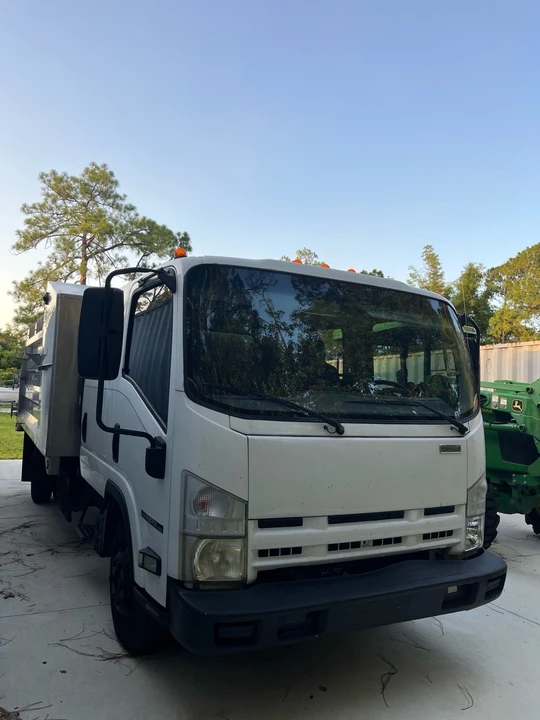 2011 Isuzu Elf - Image 7 of 14