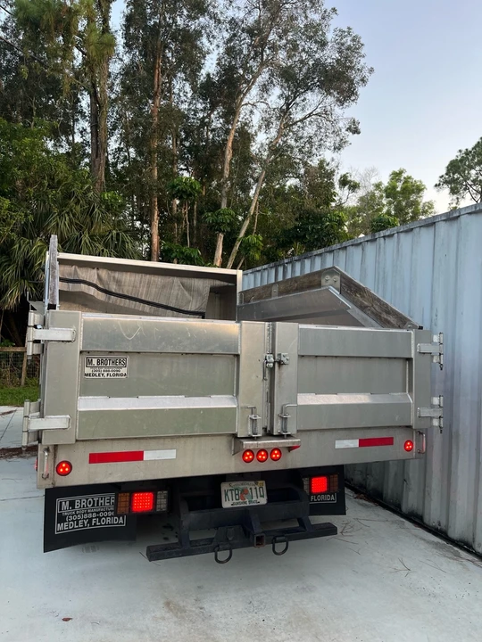 2011 Isuzu Elf - Image 3 of 14