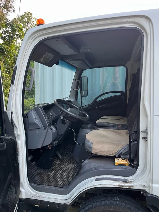 2011 Isuzu Elf - Image 4 of 14
