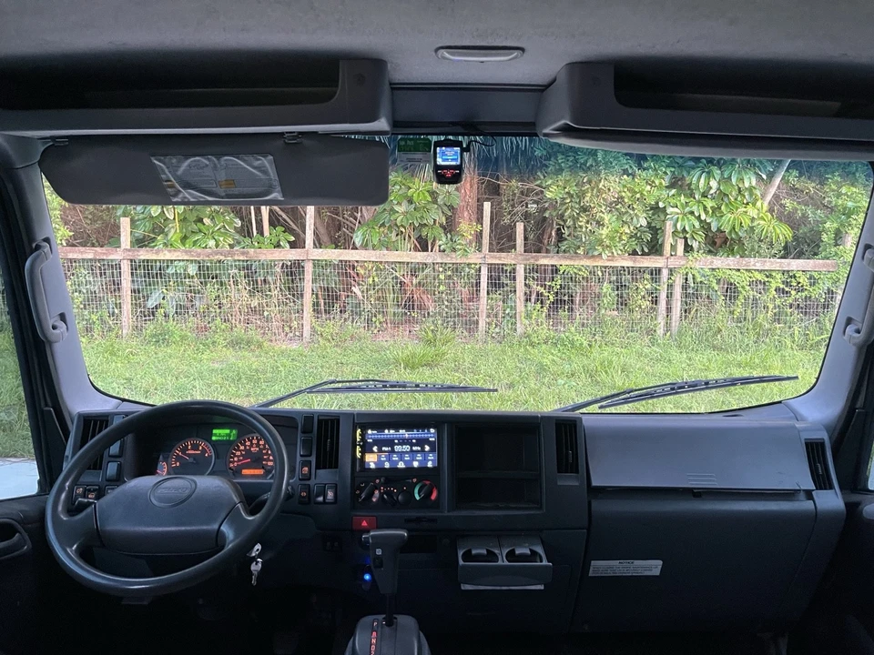2011 Isuzu Elf - Image 12 of 14