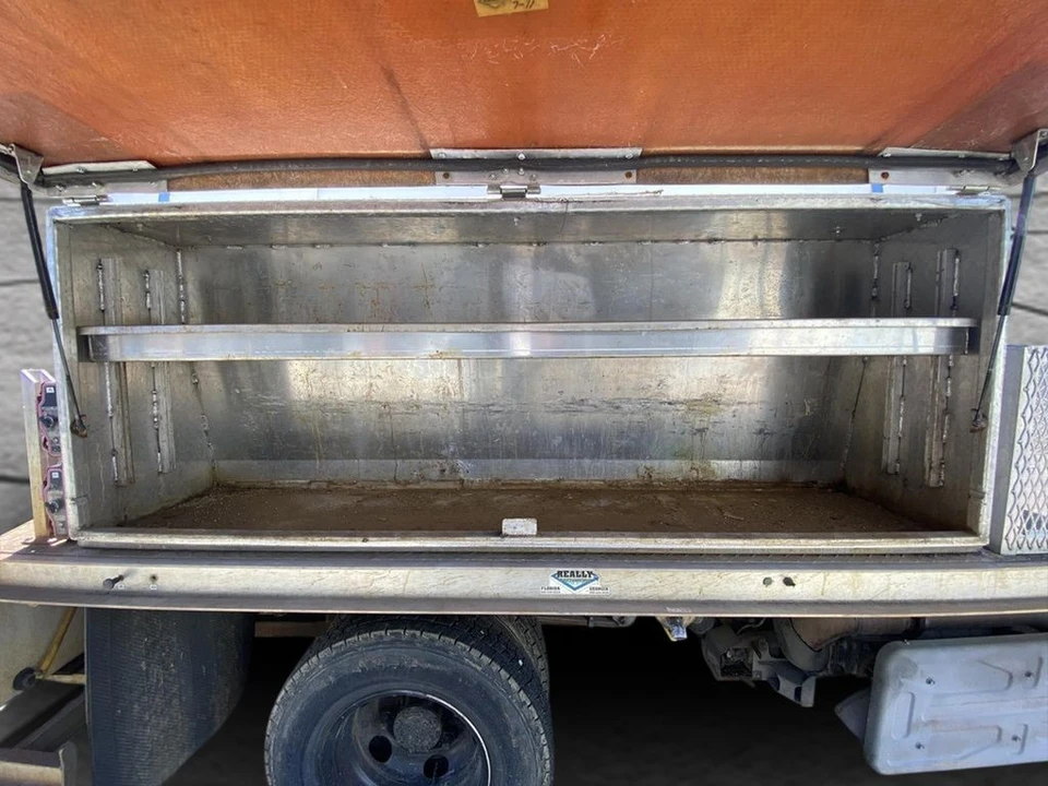 2011 Isuzu Elf - Image 30 of 31