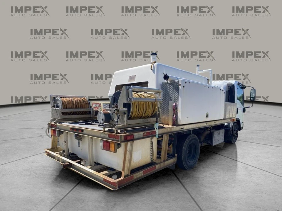 2011 Isuzu Elf - Image 6 of 31