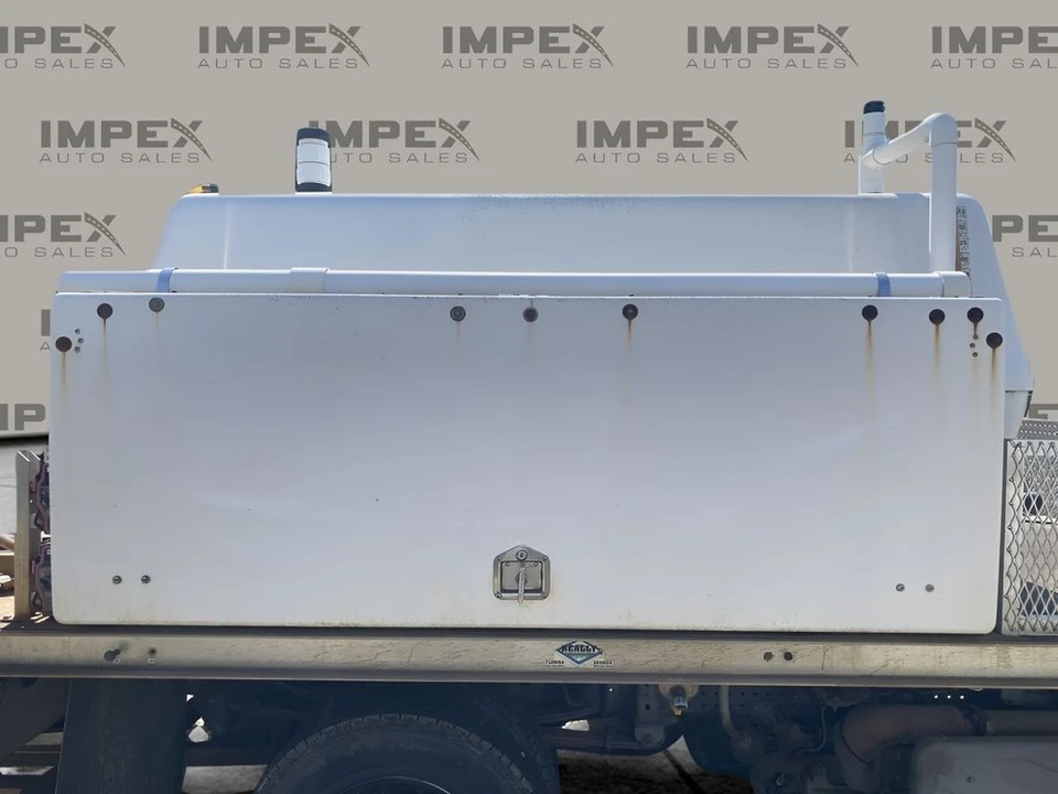 2011 Isuzu Elf - Image 29 of 31
